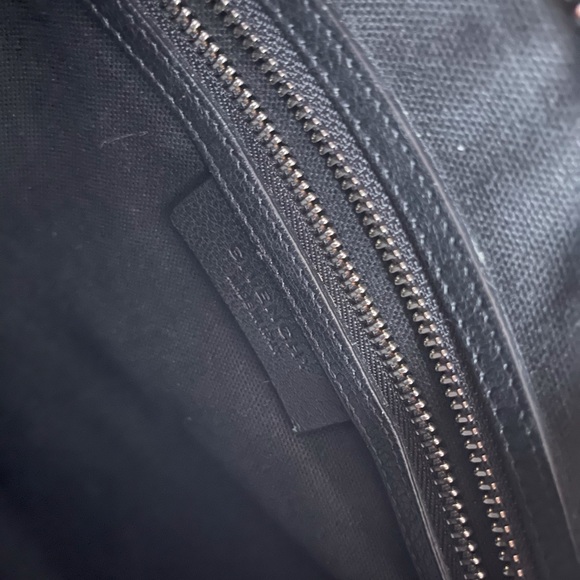 Authentic Givenchy Antigona - Picture 7 of 7